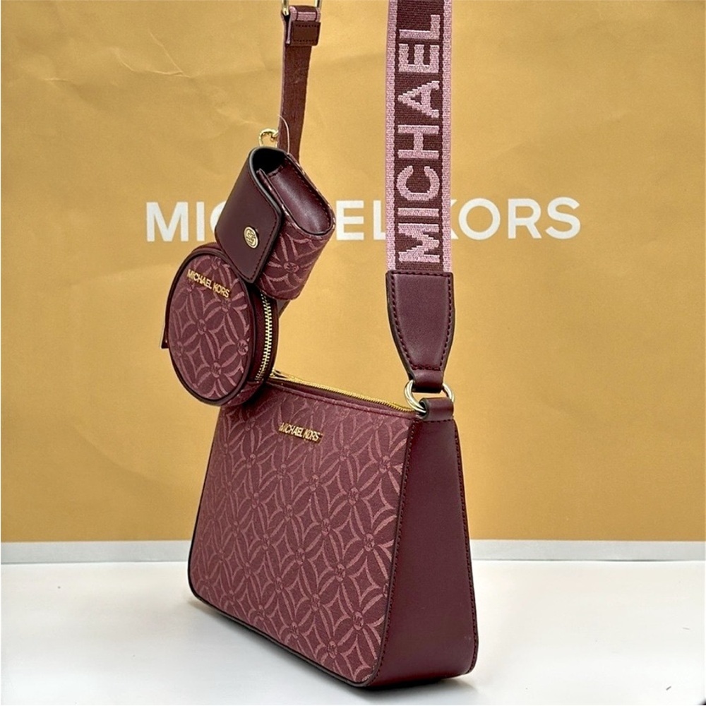 MICHAEL KORS Jet Set Travel Small Logo Jacquard
Crossbody With Tech Attach - Picture 6 of 16